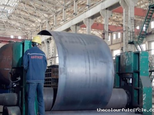 Edge rolling machine